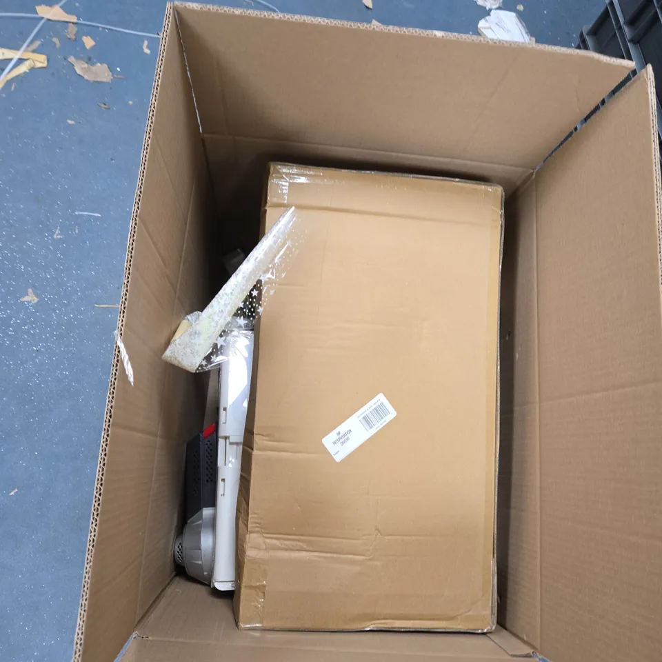 BOX OF APPROXIMATELY 12 ASSORTED ITEMS TO INCLUDE: QUILT AND STEPLADDER