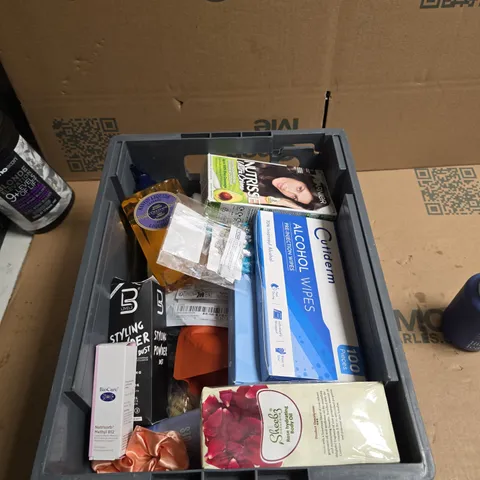 TOTE OF APPROXIMATELY 20 ASSORTED COSMETICS TO INCLUDE: ATTITUDE FOAMING HAND SOAP 