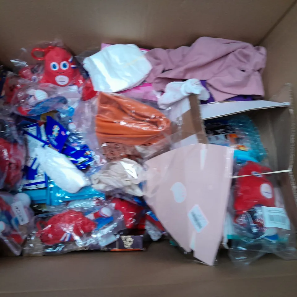 LARGE QAUNTIITY OF ASSORTED TOYS TO INCLUDE TEDDIES, KIDS KEYBOARD AND HULA HOOPS