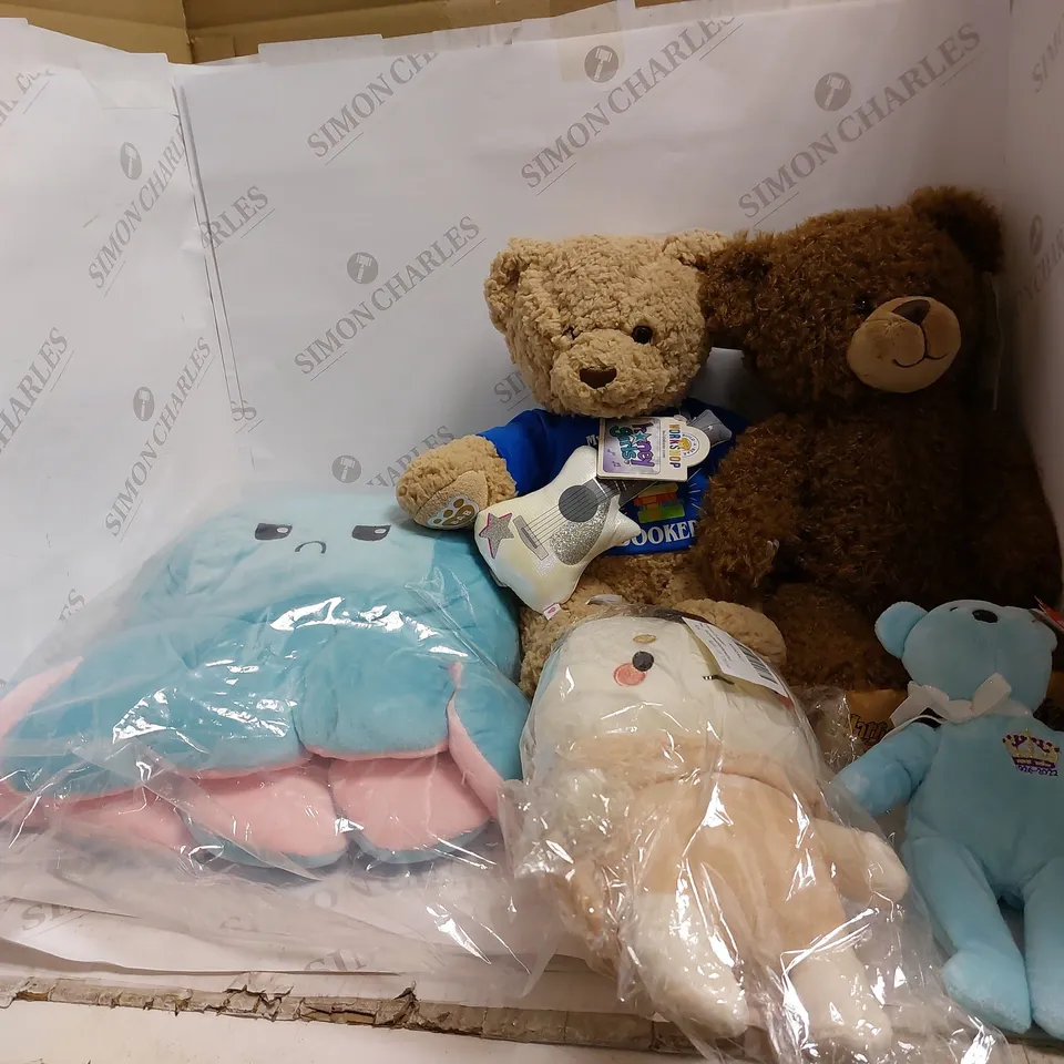 LOT OF MANY TEDDYS AND TOYS TO INCLUDE KEVIN THE CARROT, REVERSABLE OCOTPUS, AND GREMLINS PLUSH ETC. 