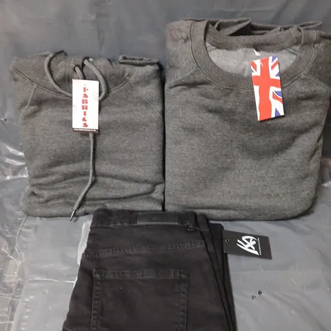BOX OF APPROXIMATELY 20 MENS CLOTHING ITEMS TO INCLUDE JEANS, HOODED TOPS AND SWEATSHIRTS - VARIOUS SIZES
