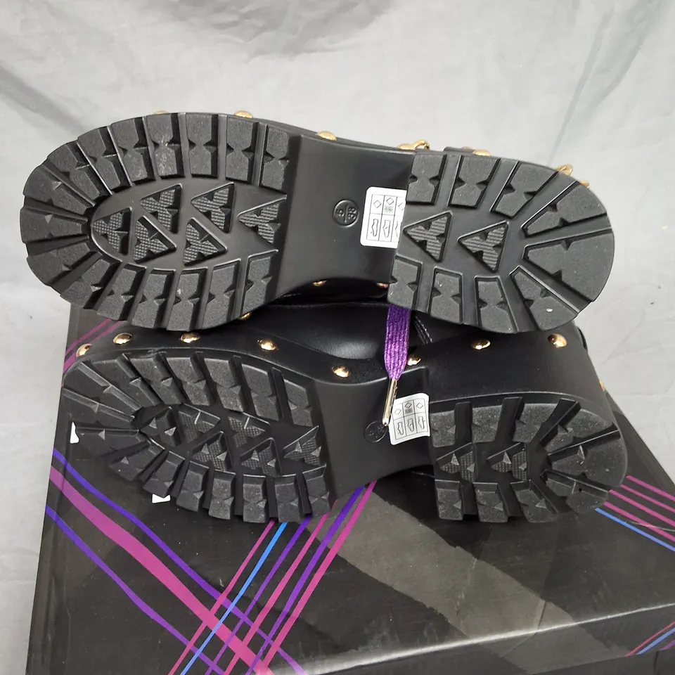 BOXED KOI MONSTER HIGH LUCIA WEREWOLF MILITARY STUDDED BOOTS IN BLACK - UK 5