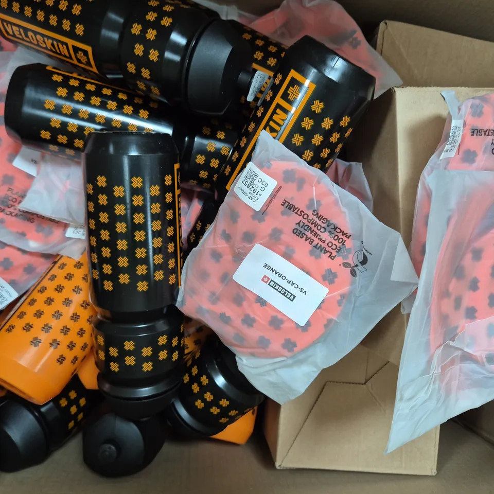 BOX OF APPROXIMATELY 20 ASSORTED HOUSEHOLD ITEMS TO INCLUDE VELOSKIN WATER BOTTLE, ETC - COLLECTION ONLY