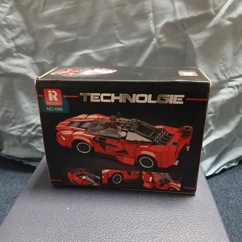 TECHNOLOGIE RED RACING CAR CONSTRUCTION SET – NO.686