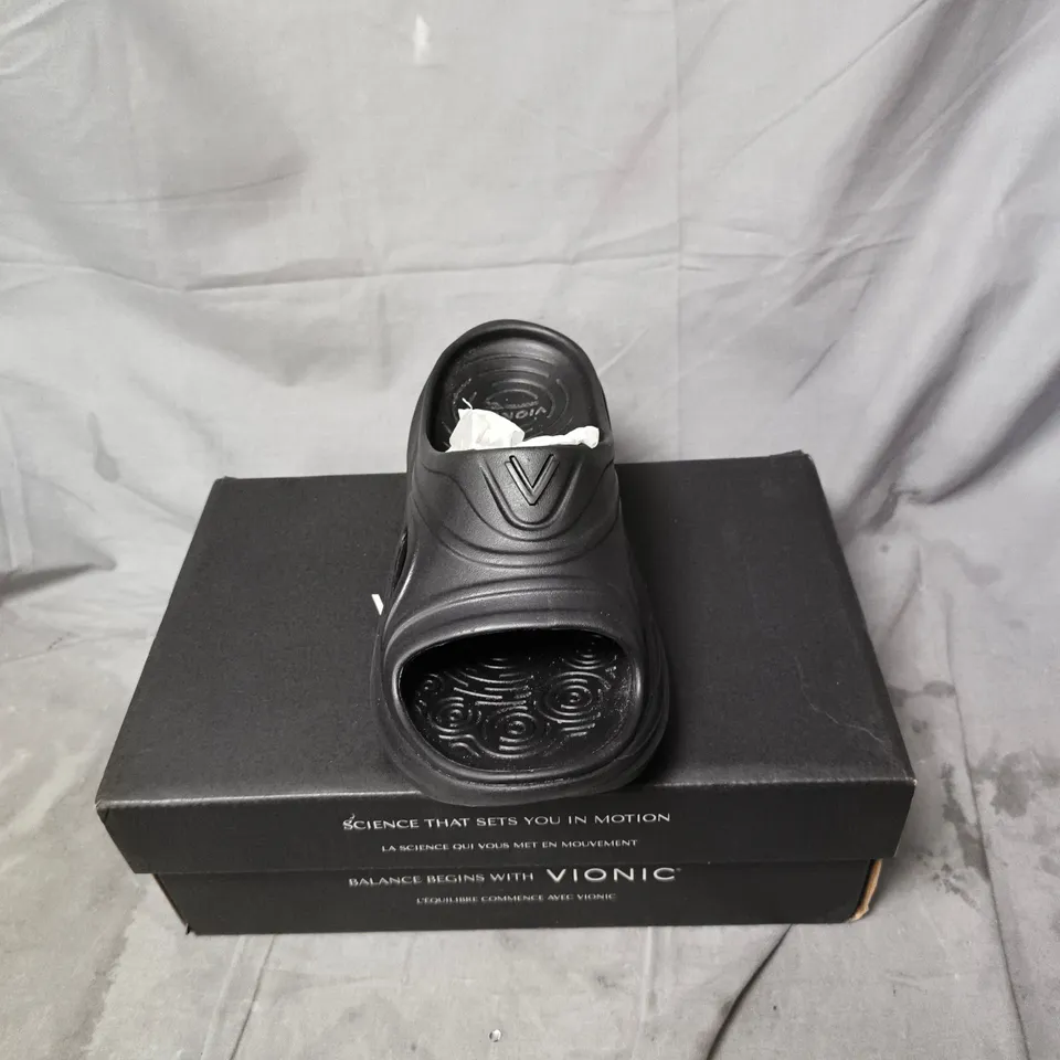 VIONIC BLACK SLIDE SANDALS – PAIR MENS SIZE 6