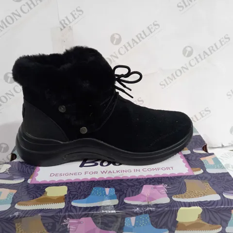 BOXED SKETCHERS GOWALK BOOTS BLACK - SIZE 6