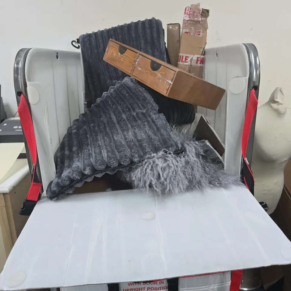 CAGE OF APPROXIMATELY 20 ASSORTED ITEMS TO INCLUDE 2 DRAWER WOODEN ORGANISER ETC