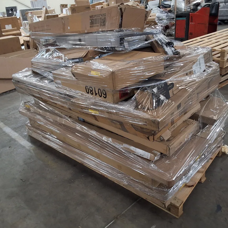 PALLET CONTAINING ASSORTED FLATPACK FURNITURE PARTS