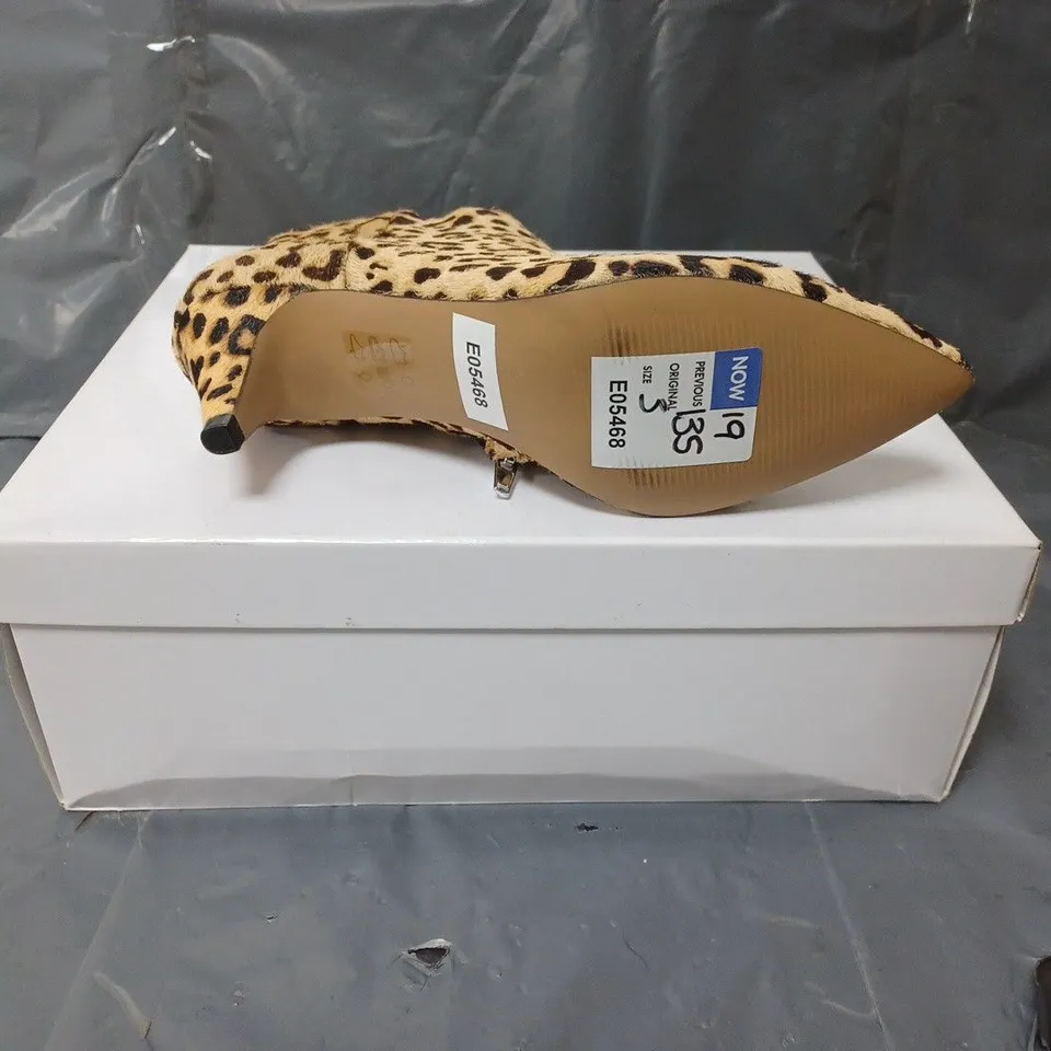 BOXED PAIR OF STEVE MADDEN LEOPARD PRINT ANKLE BOOT SIZE 36