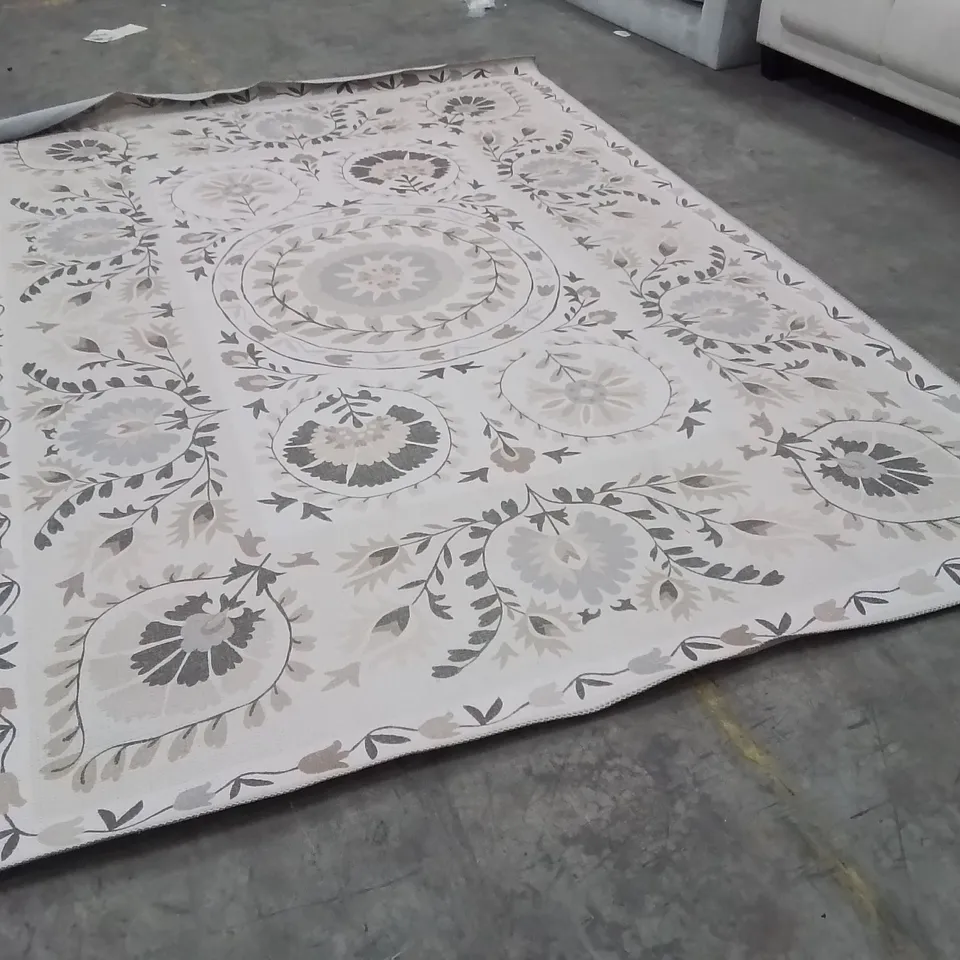 QUALITY DESIGNER AREA RUG APPROXIMATELY 300X200CM