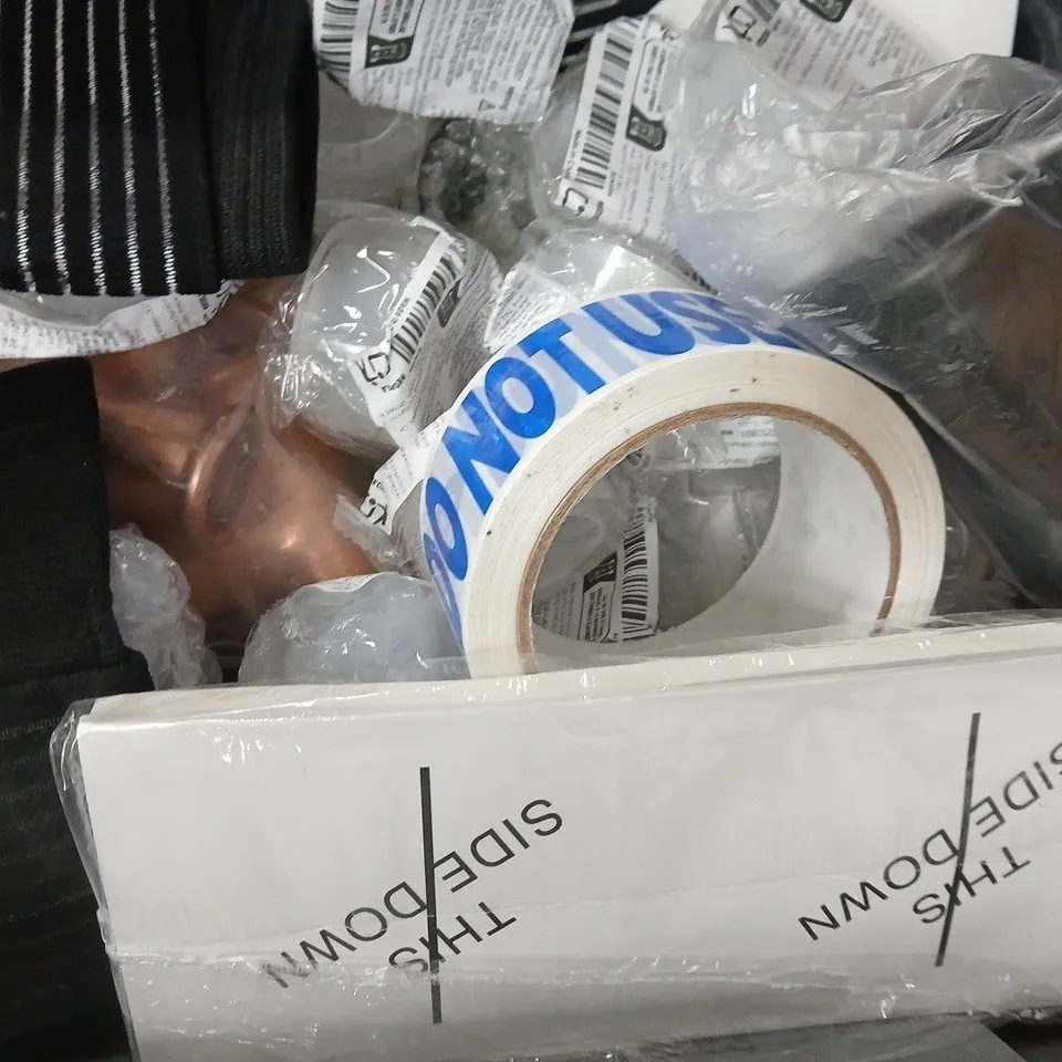 APPROXIMATELY 10 ASSORTED HOUSEHOLD ITEMS TO INCLUDE REFUSE SACKS, ETC