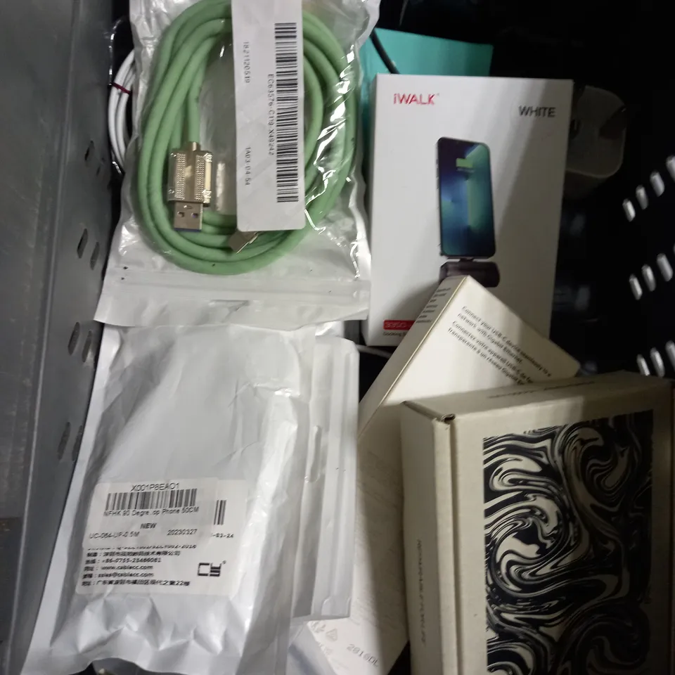 LOT OF APPROXIMATELY 20 MOBILE PHONE ACCESSORIES TO INCLUDE CHARGING CABLES AND ADAPTERS