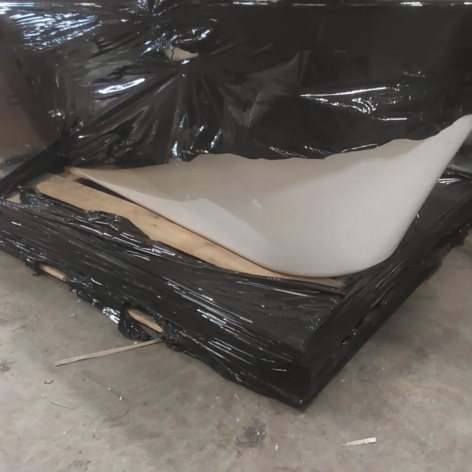 PALLET CONTAINING 3x ASSORTED BATHTUBS