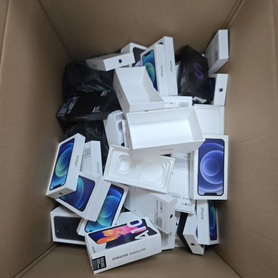 LARGE BOX OF APPROXIMATELY 30 IPHONE AND SAMSUNG BOXES - EMPTY