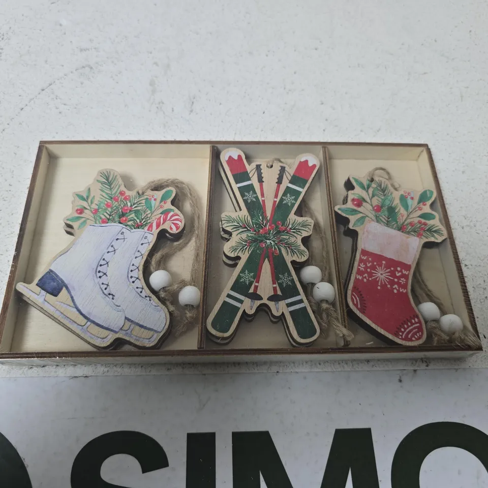 BOXED GISELA GRAHAM RUSTIC WOODEN CHRISTMAS TREE ORNAMENTS - X12