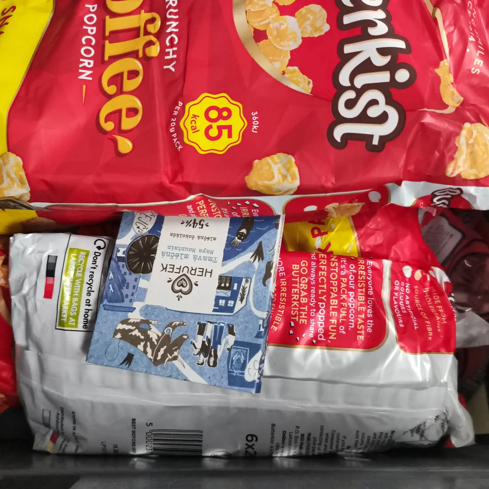 APPROXIMATELY 10 ASSORTED FOOD AND DRINK ITEMS TO INCLUDE TOFFEE POPCORN, DAIRY MILK OREO BAR, ETC