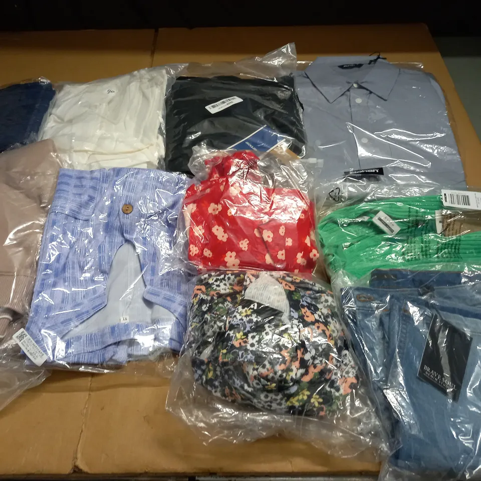 LARGE QUANTITY OF ASSORTED BAGGED CLOTHING ITEMS TO INCLUDE BRAVE SOUL, JACK JONES AND ROLAN