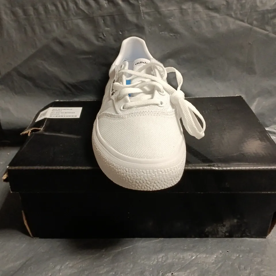 BOXED PAIR OF ADIDAS 3MC TRAINERS IN WHITE SIZE UK 6