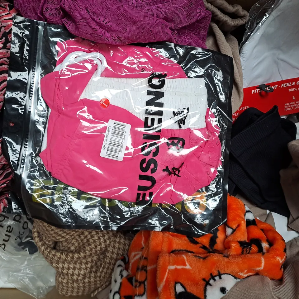 BOX OF APPROXIMATELY 20 ASSORTED CLOTHING AND FASHION ITEMS TO INCLUDE ASOS DESIGN, GEAR, ETC