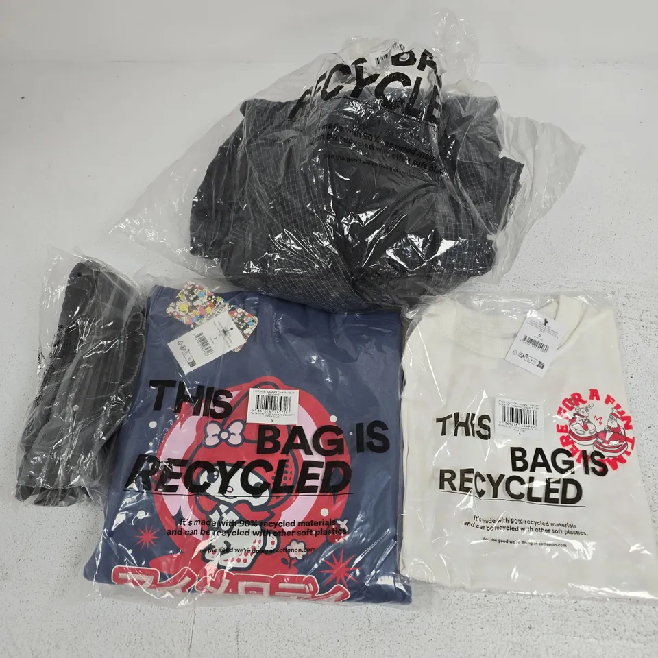 APPROXIMATELY 14 ASSORTED CLOTHING ITEMS IN VARIOUS SIZES, COLOURS & STYLES TO INCLUDE WIDE DENIM JEANS, JONNY SHORT SLEEVE GRAPHIC TEE, LICENSE SAMMY HOODIE, ETC