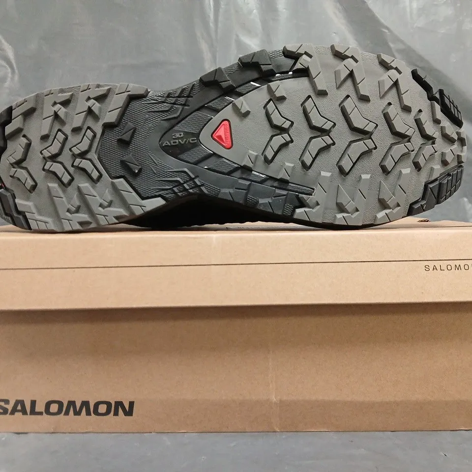 BOXED PAIR OF SALOMON XA PRO 3D V9 GTX SHOES IN BLACK SIZE UK 8