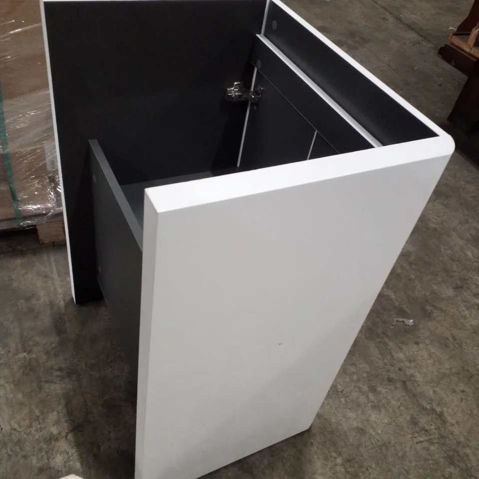 BRAND NEW CURVED GLOSS WHITE VANITY UNIT - 590×450×800MM