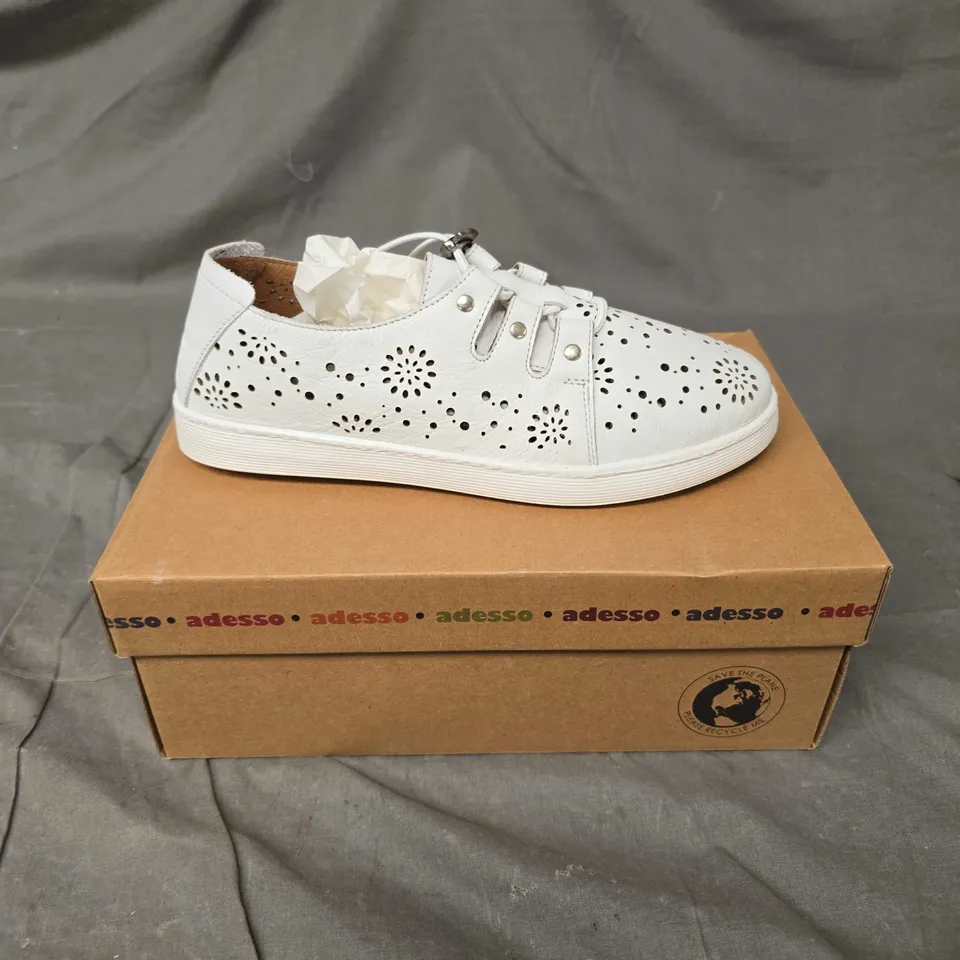 BOXED PAIR OF ADESSO FLORAL PINHOLE TRAINERS IN WHITE - 6