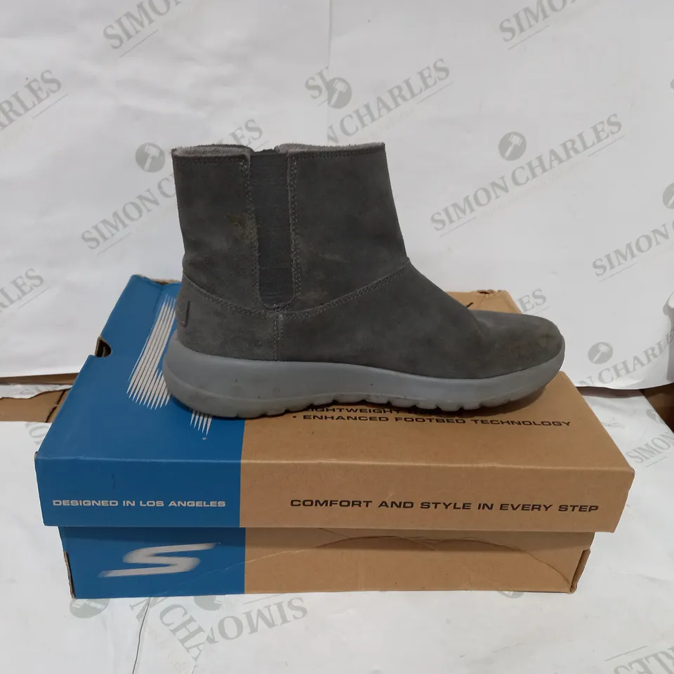 BOXED PAIR OF SKECHERS CHARCOAL ZIP ANKLE BOOT  - SIZE 5.5