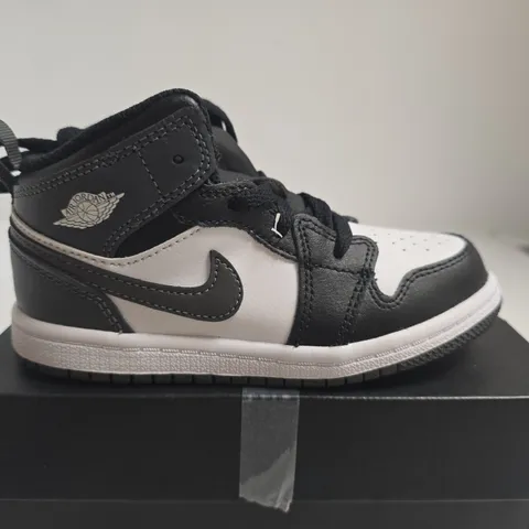 BOXED PAIR OF JORDAN 1 MID TD KIDS' SNEAKERS – BLACK/WHITE, UK 9.5