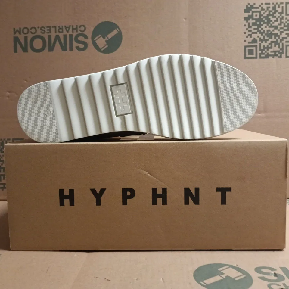 BOXED PAIR OF HYPHNT TRAINERS IN TAN/WHITE SIZE 9