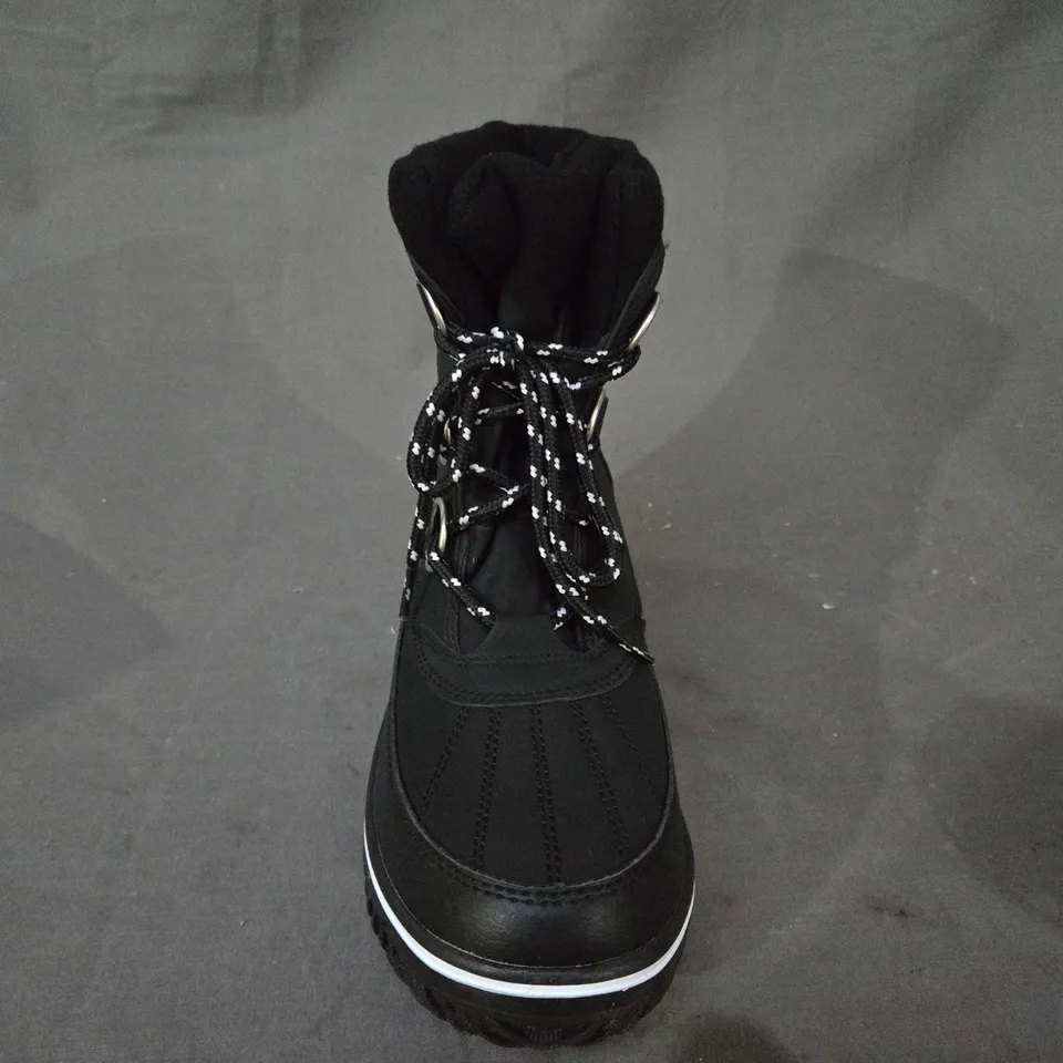 BOXED PAIR OF O'NEILL ALTA WOMEN'S HIGH ANKLE BOOTS IN BLACK UK SIZE 7