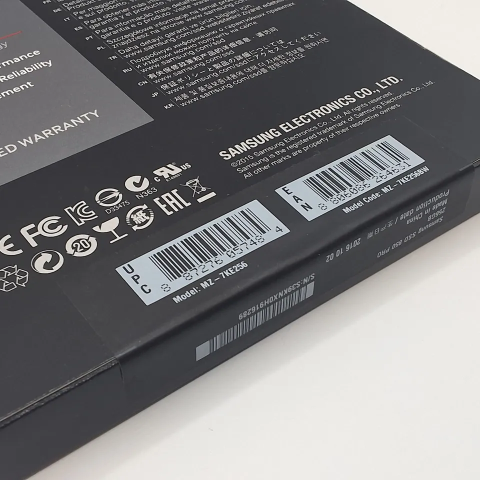 SEALED SAMSUNG 256GB SSD 850 PRO - MZ-7KE256
