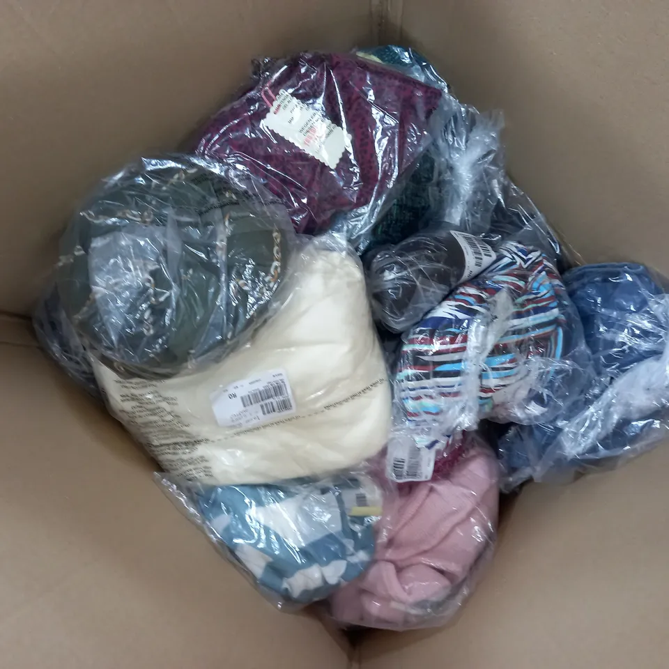 APPROXIMATELY 20 ASSORTED CLOTHING ITEMS TO INCLUDE PJ SETS, SUPPORT LEGGINGS, BACK BRACES, ETC