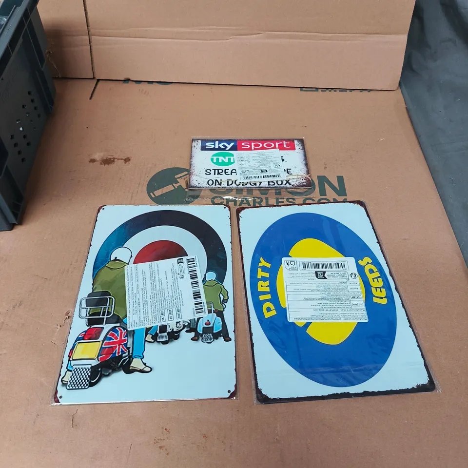 TOTE OF APPROXIMATELY 15 ASSORTED ITEMS TO INCLUDE: ASSORTED SIGNS