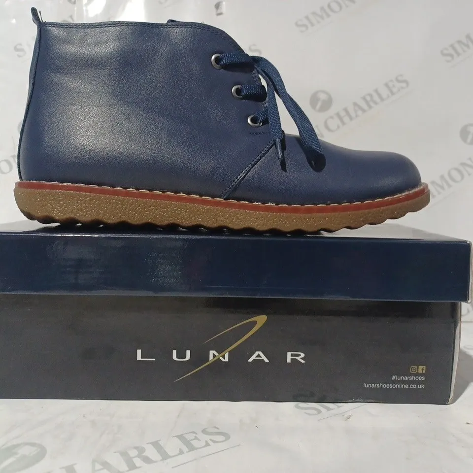 BOXED PAIR OF LUNAR SHOES IN NAVY EU SIZE 40