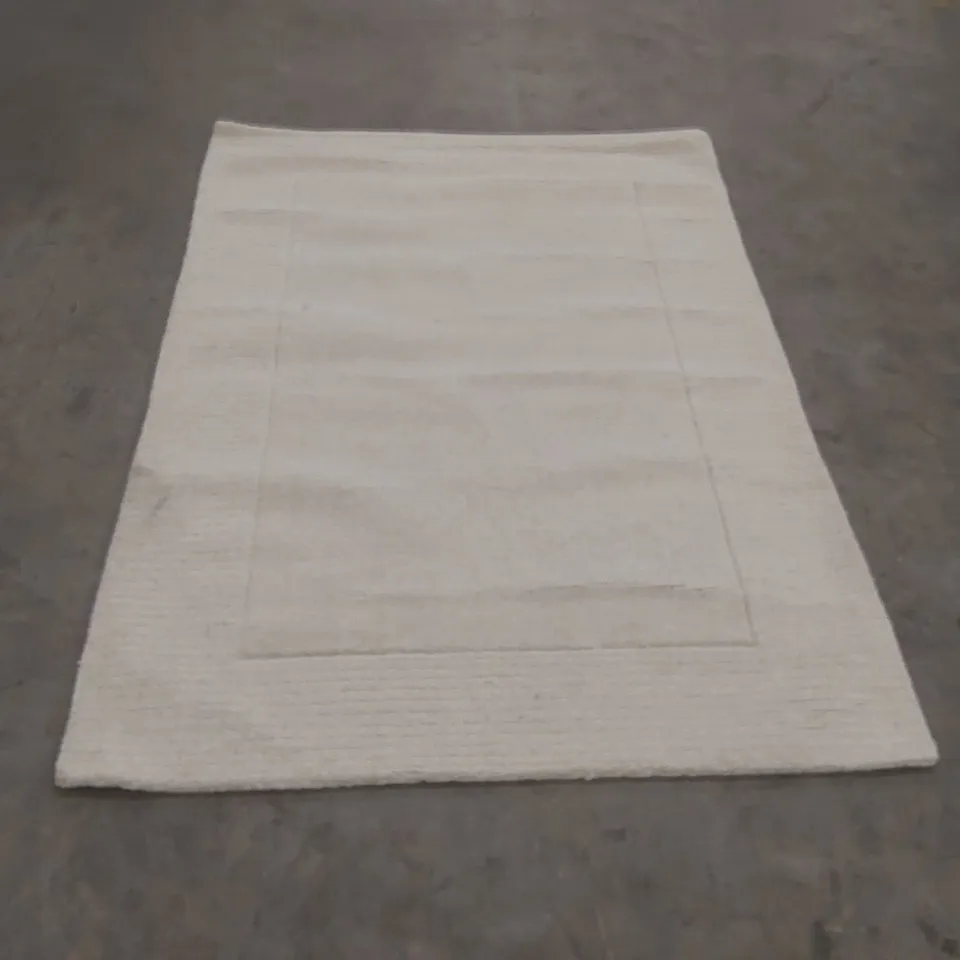 QUALITY DESIGNER AREA RUG - APPROXIMATELY 170 x 120cm