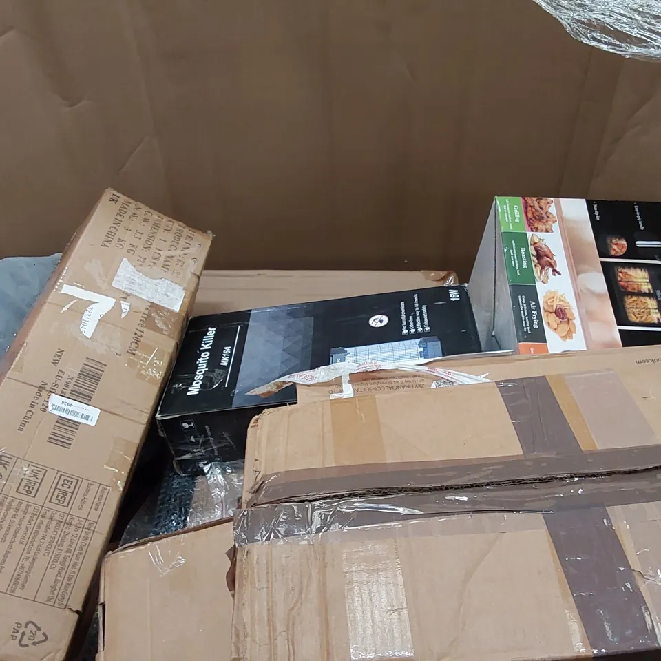 PALLET OF ASSORTED ITEMS INCLUDING: CEILING FAN LIGHT, AIR FRYER, STEAM CLEANER, BABY PLAY PEN, RETRACTABLE SAFETY GATE 