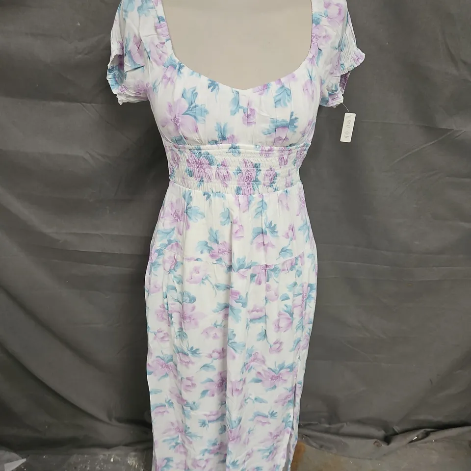 HOLLISTER BACKLESS SPLIT LEG MIDI DRESS IN WHITE/PURPLE FLORAL SIZE S