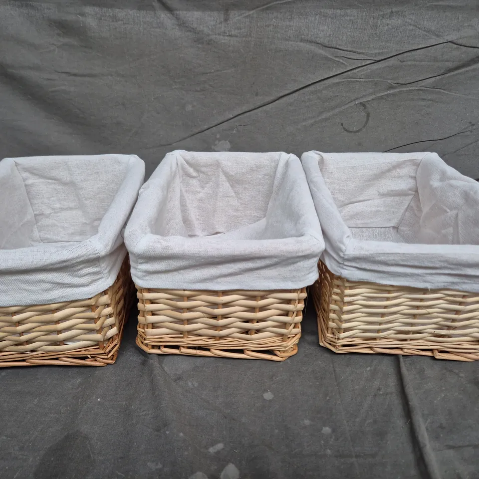 SET OF 3 WICKER STORAGE BASKETS WITH FABRIC LININGS