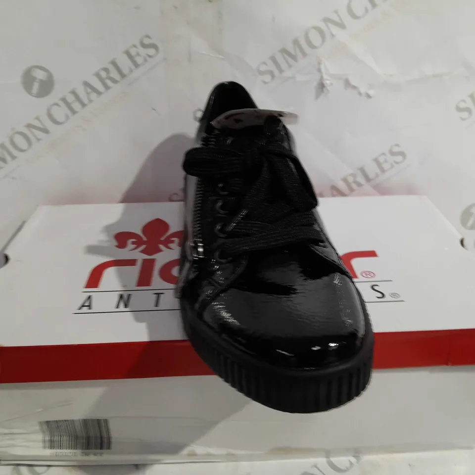 BOXED PAIR OF RIEKER TRAINERS WITH ZIP IN BLACK UK SIZE 4