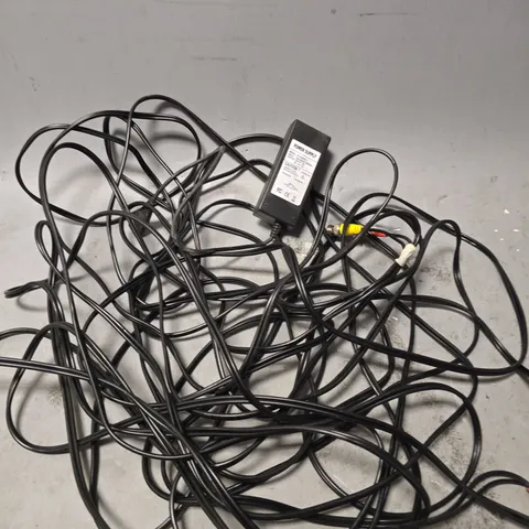 BOX OF APPROXIMATELY 10 ASSORTED ITEMS TO INCLUDE - POWER SUPPLY , LIGHTNING CABLE ETC