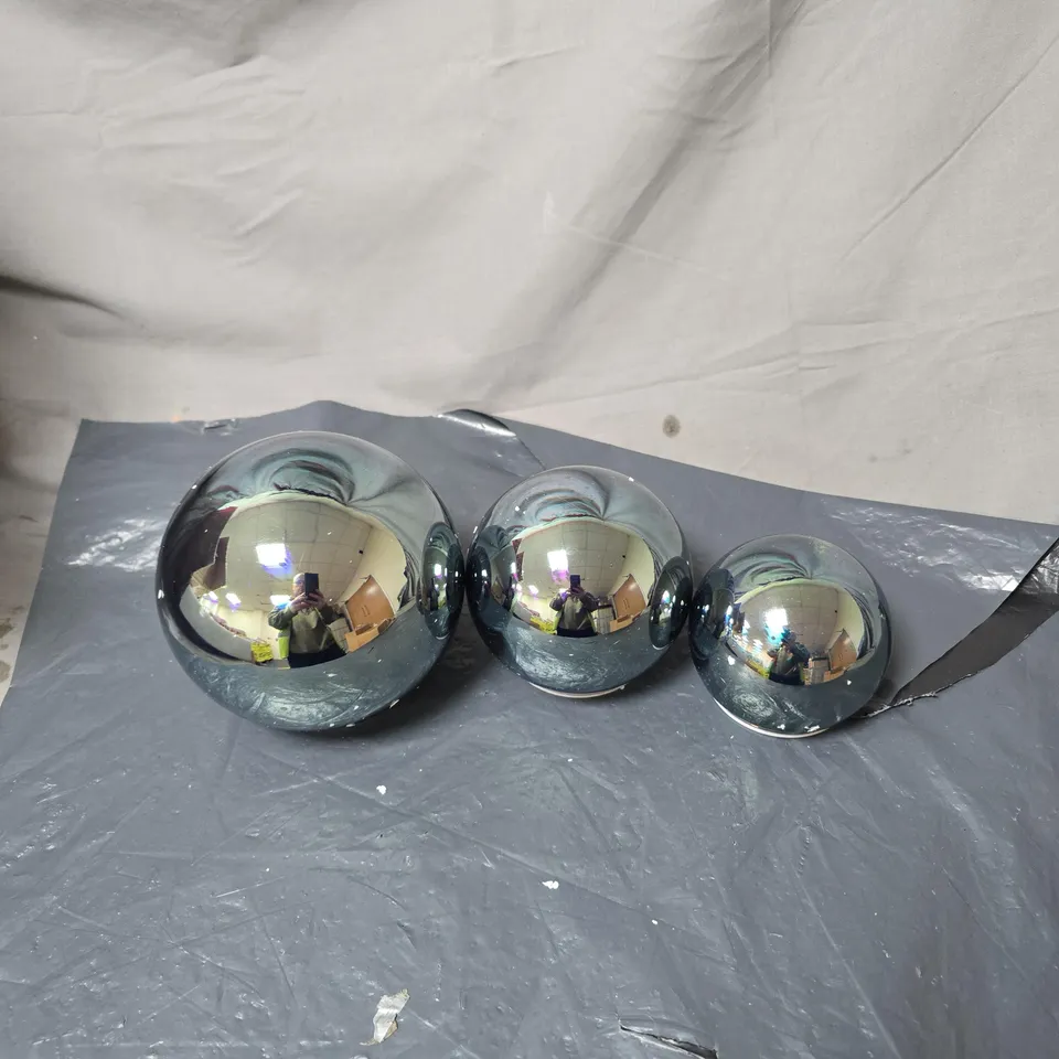 SET OF 3 POLISHED CHROME DECORATIVE SPHERE ORNAMENTS BATTERY POWERED BOXED