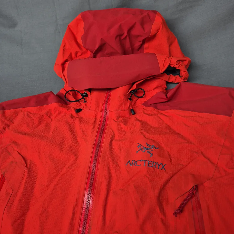 ARC'TERYX GORE-TEX JACKET - SIZE L