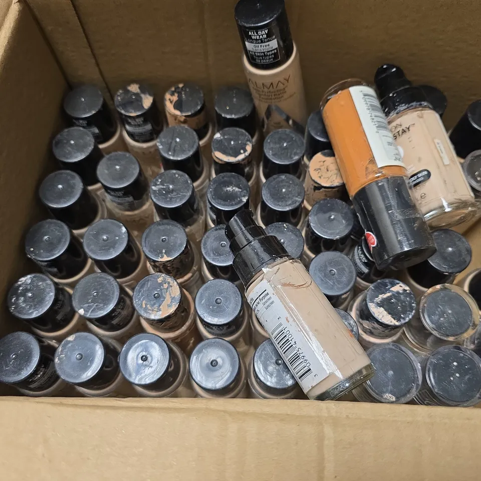 BOX OF APPROXIMATELY 30 ASSORTED HEALTH & BEAUTY ITEMS TO INCLUDE - REVLON COLOUR STAY , REVLON COLORSTAY MAKEUP 355 , ALMAY COMFORT MATTE FOUNDATION 
