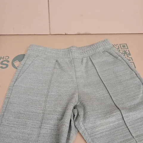 ARNE CAVOUR TEXTURED SHORT IN OLIVE β UK SIZE L