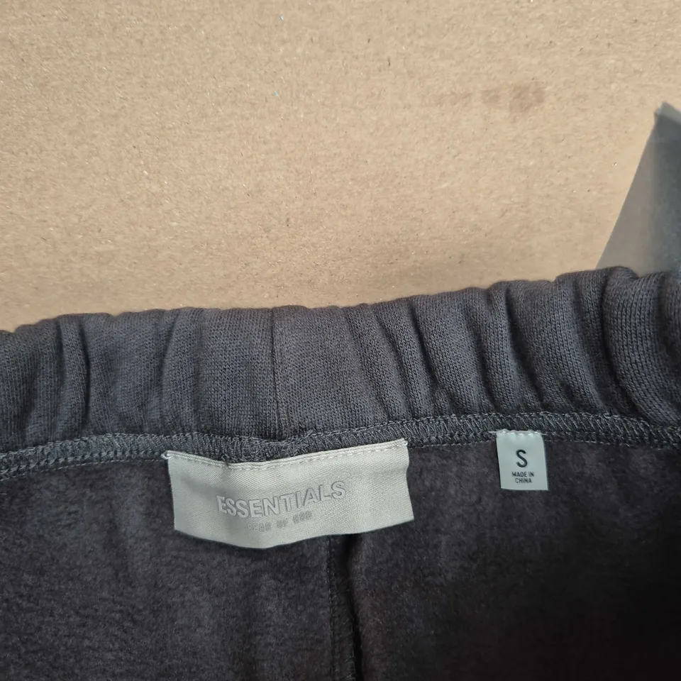 ESSENTIALS SWEATPANTS – BLACK, UK SMALL (S)