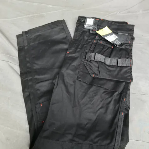 REGATTA INCURSION TROUSERS IN BLACK - UK 34"
