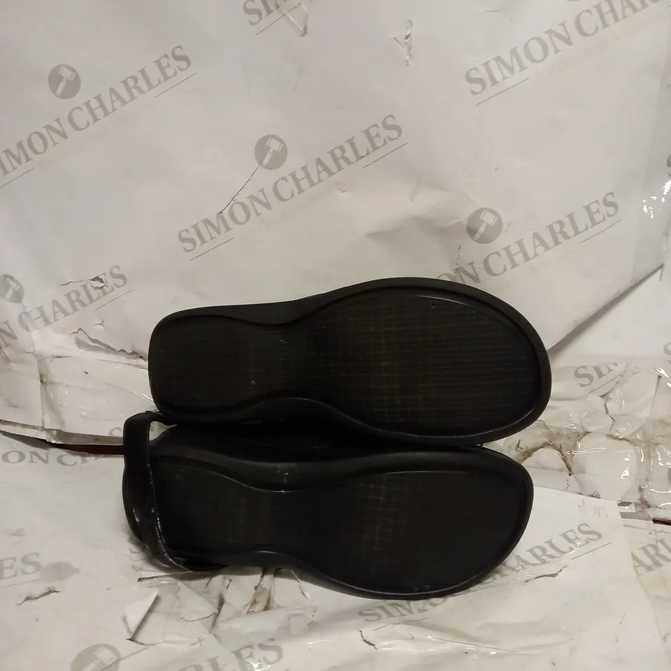 VIONIC SUNRISE KARLEEN SANDAL SIZE 6