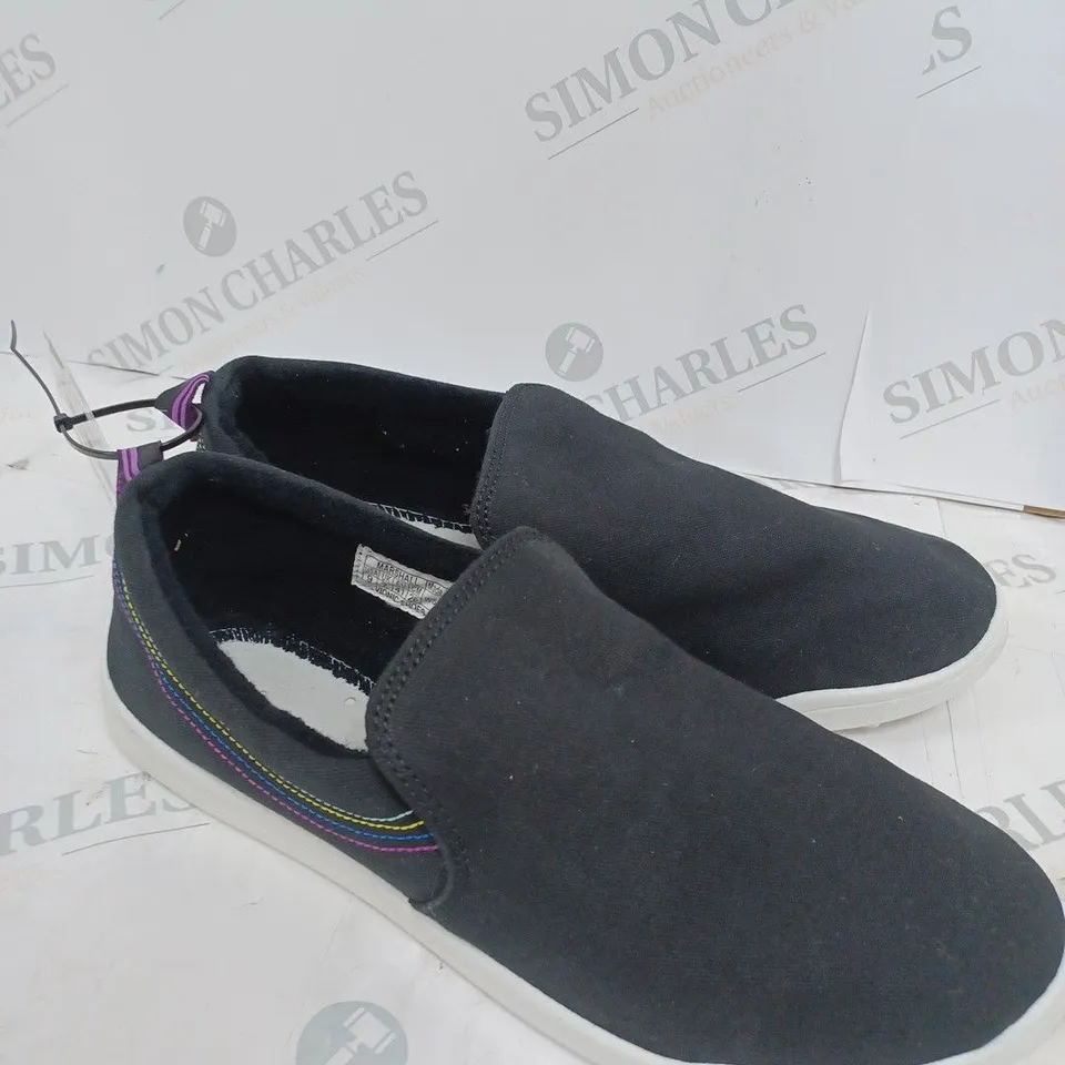 BOXED VIONIC VENICE MARSHALL CANVAS SLIP ON SHOES, BLACK - SIZE 7