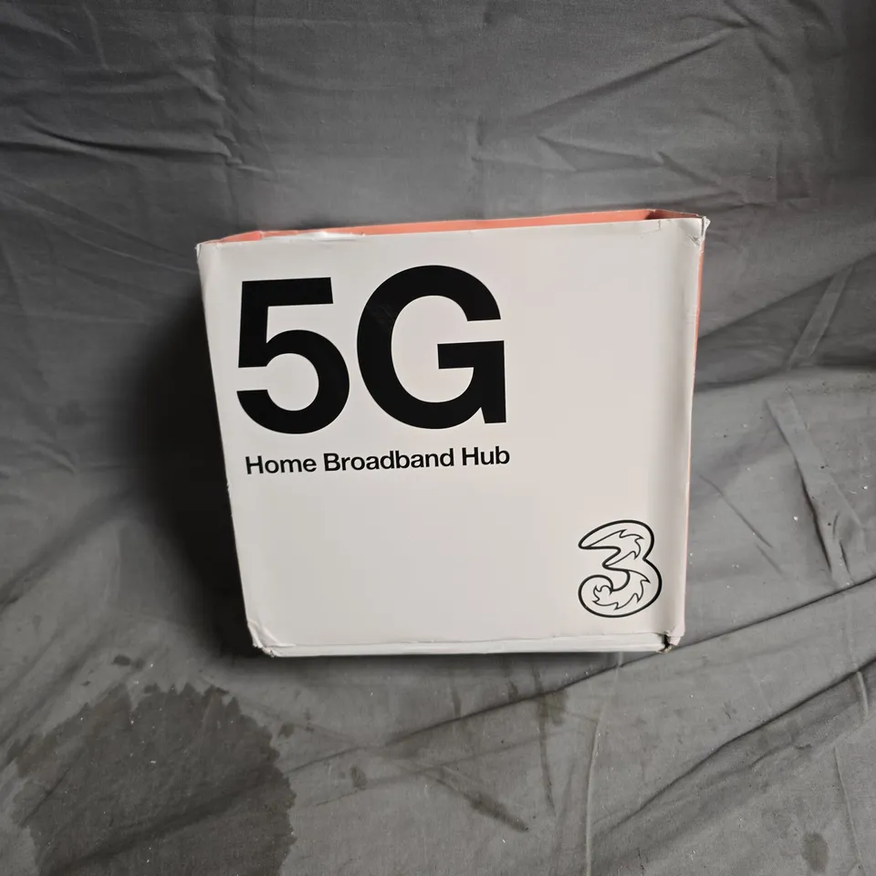 THREE BRANDED 5G HOME BROADBAND HUB – WHITE CYLINDRICAL ROUTER (BOXED)